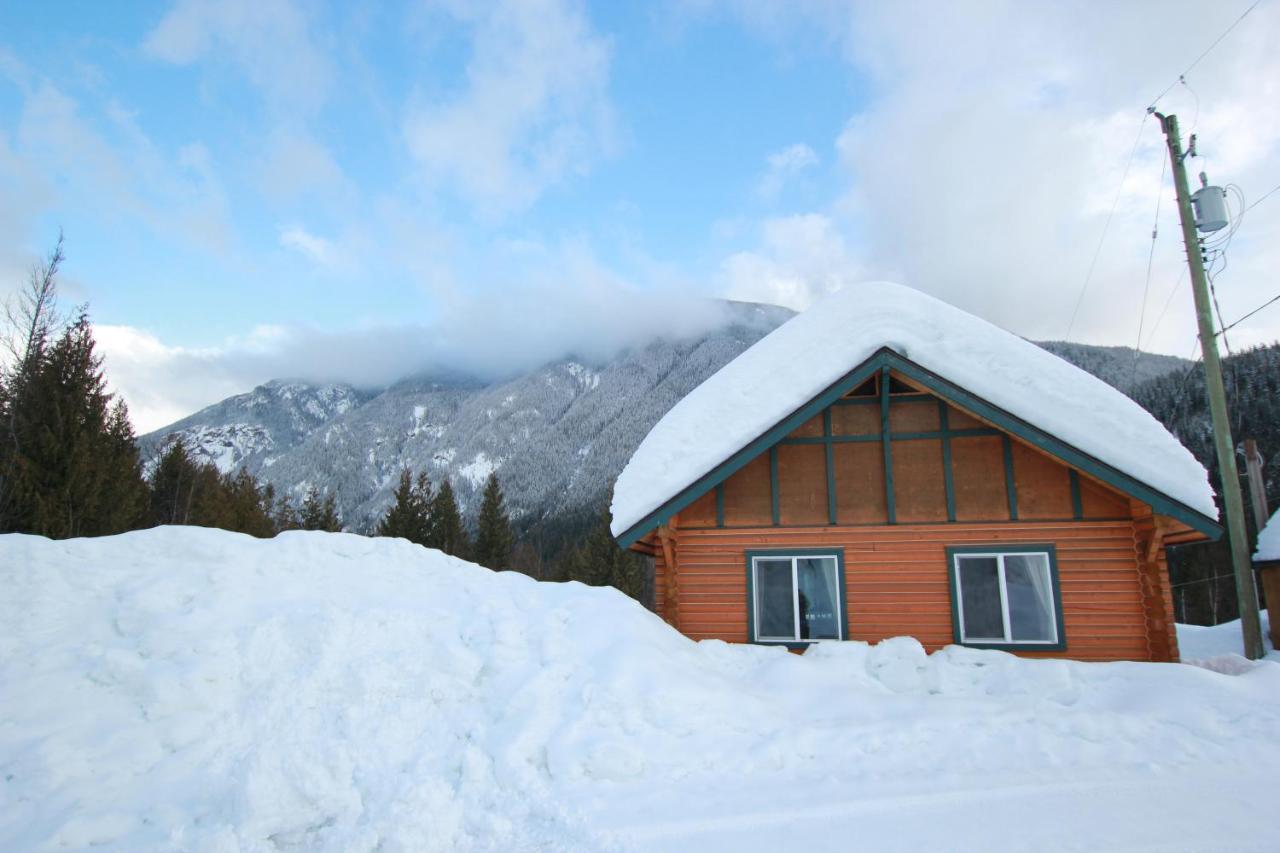 Mt. Revelstoke Alpine Chalets Buitenkant foto