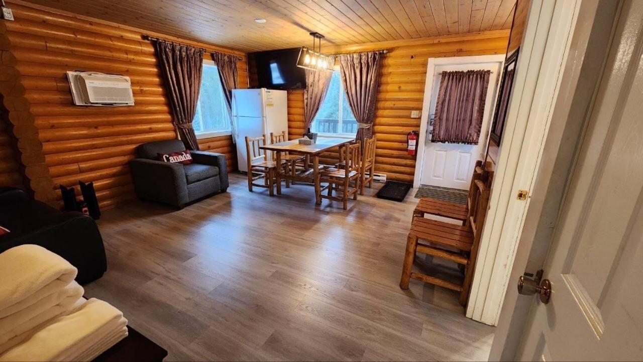 Mt. Revelstoke Alpine Chalets Buitenkant foto